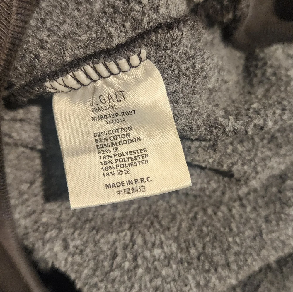 Classic Black Sweater with White Collar - Picture 4 of 5